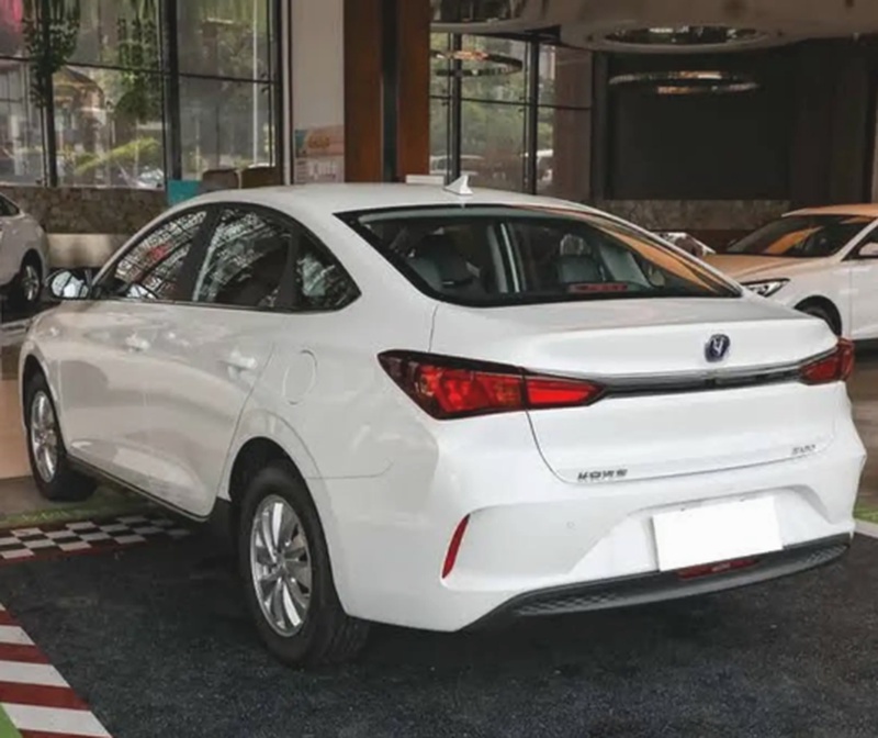 Заднее стекло от changan